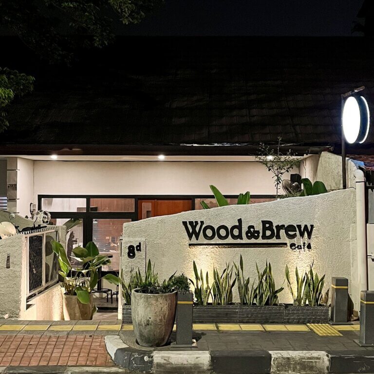 Wood and Brew Cafe